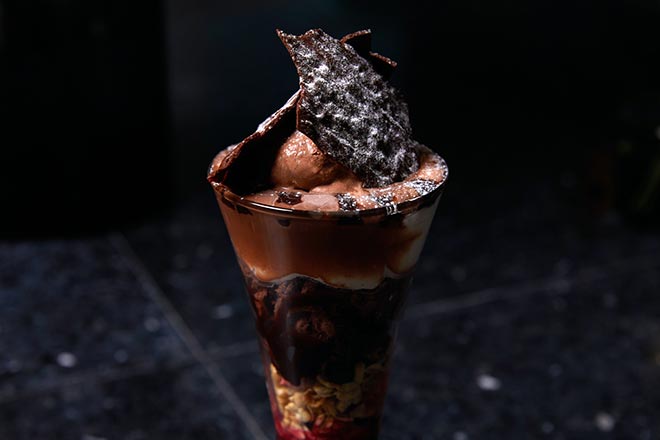 ブラックチョコレートムースのショコラパフェ