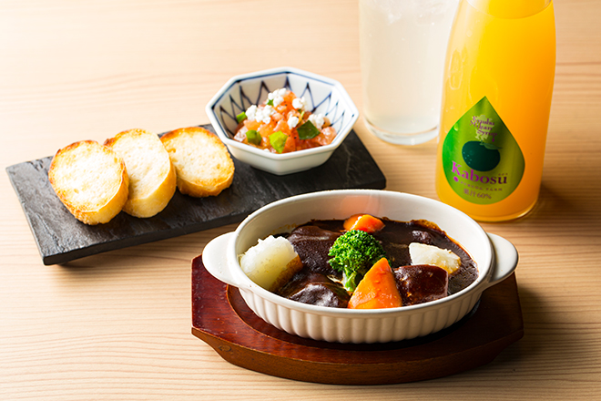 牛たんシチューとトマトのブルスケッタのセット